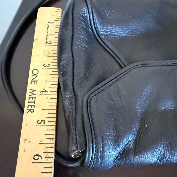 Vintage Liz Clairborne Black Leather Shoulder Bag mirror pockets gold lining - Picture 14 of 16